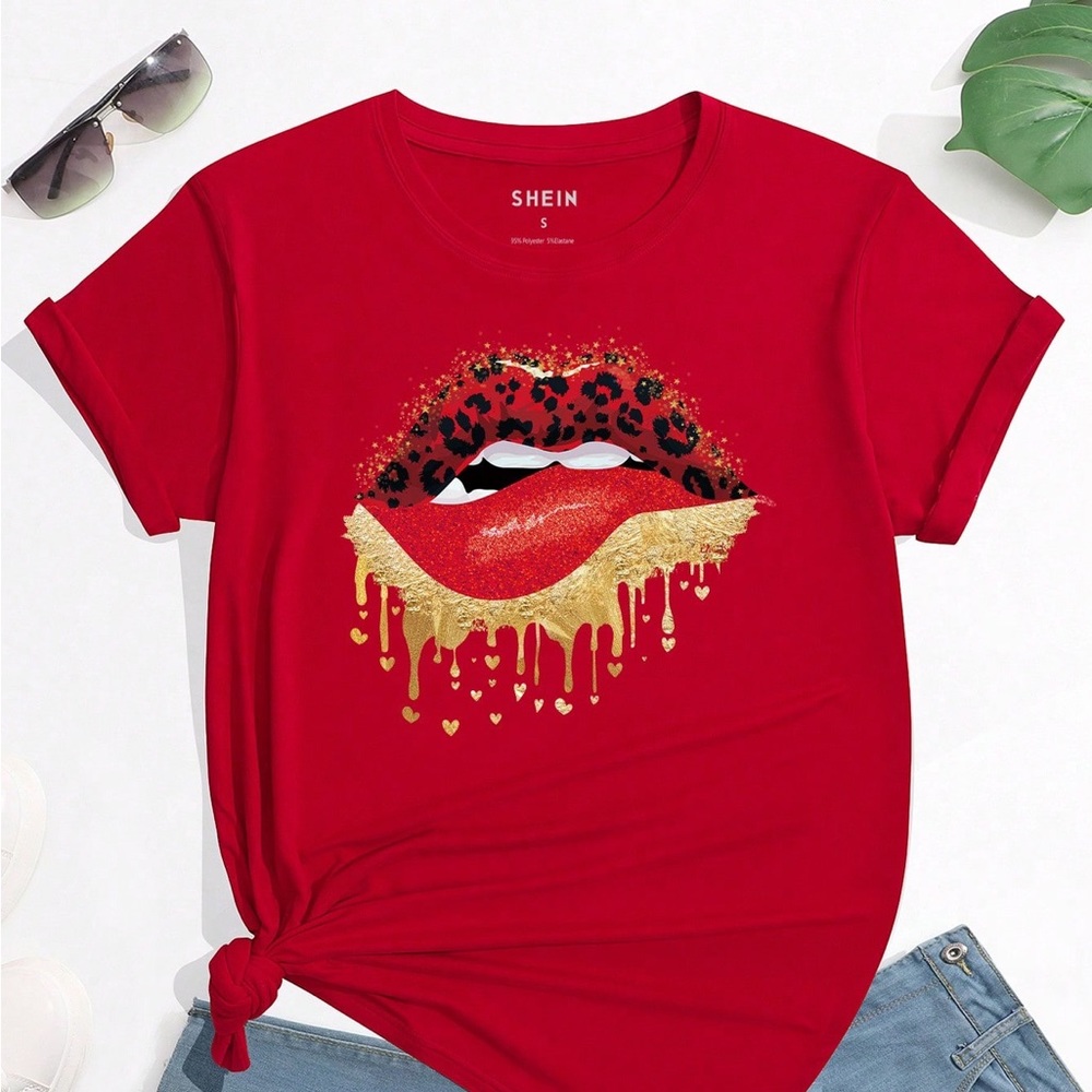 SHEIN Lune lip print Tee